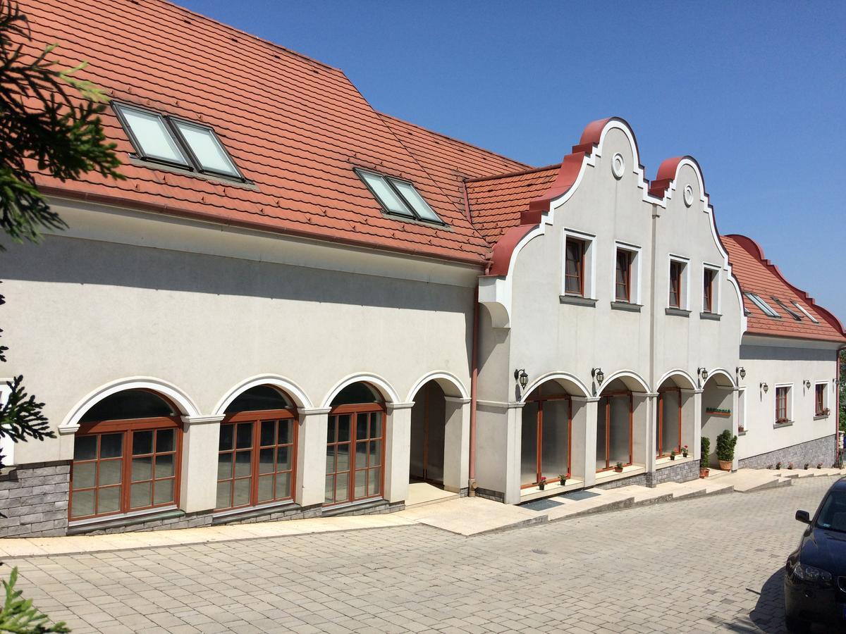 Natural Panzio Gyor Exterior photo