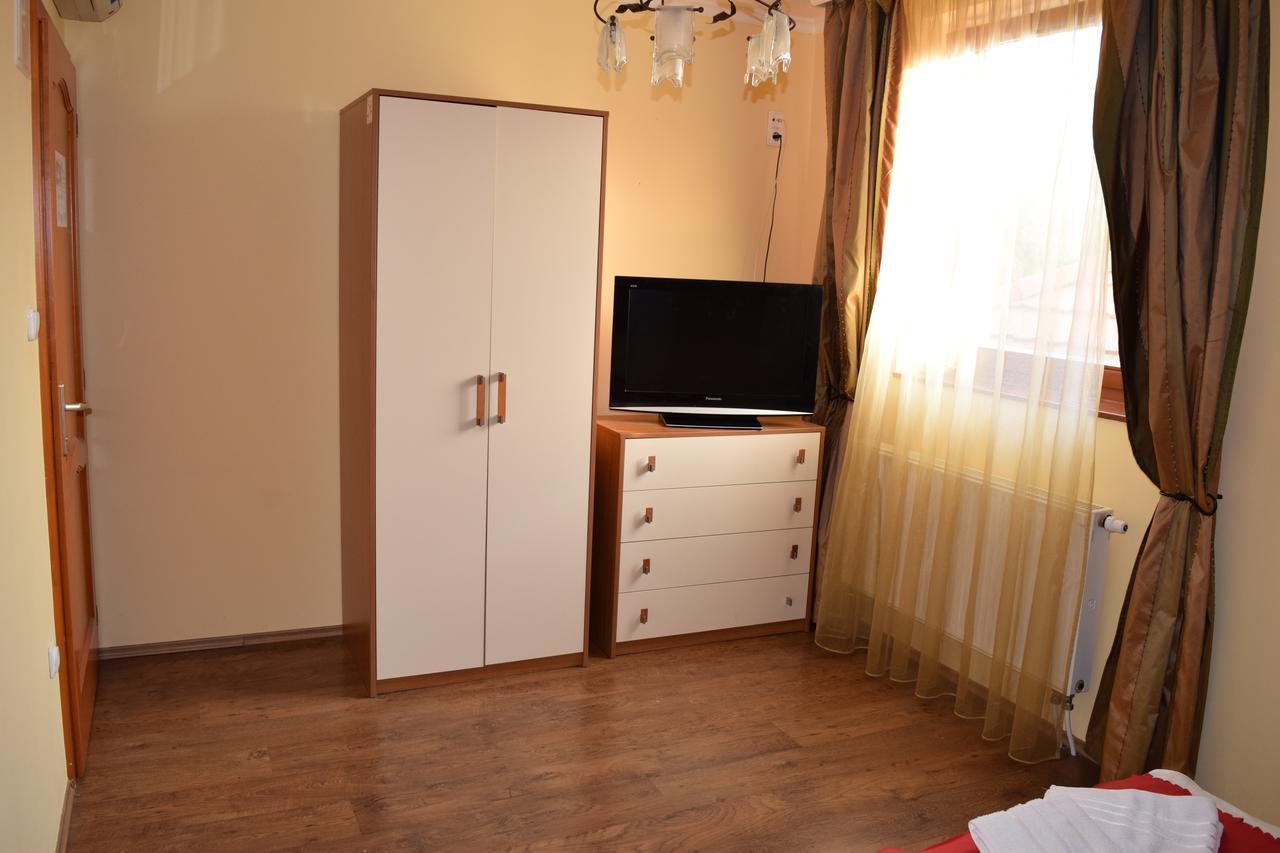Natural Panzio Gyor Exterior photo